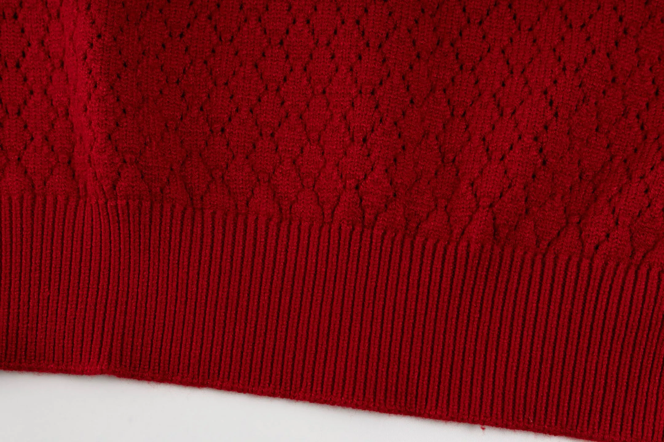 🔥P130 KENZO’s latest arrival in autumn and winter! Custom-made rose red high-quality Italian imported fabrics for the Year of the Snake, high-density knitting, Versatile sweaters, and shirts underneath are all very handsome! Logo! It is more durable and less prone to deformation. It has an excellent fit and can be easily held in various styles. It is also a type that needs to be adjusted according to the fit of the fabric! Classic fashion decoration, which is sought after every year, has become popular all over the world! Sizes:M-2XL